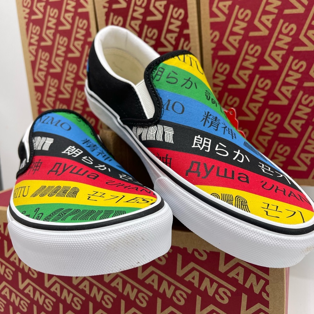 Vans WMNS Classic Slip-On (Vans Spirit)Multi/True White Sneakers 
VN0A4U38WK2 - Picture 5 of 16